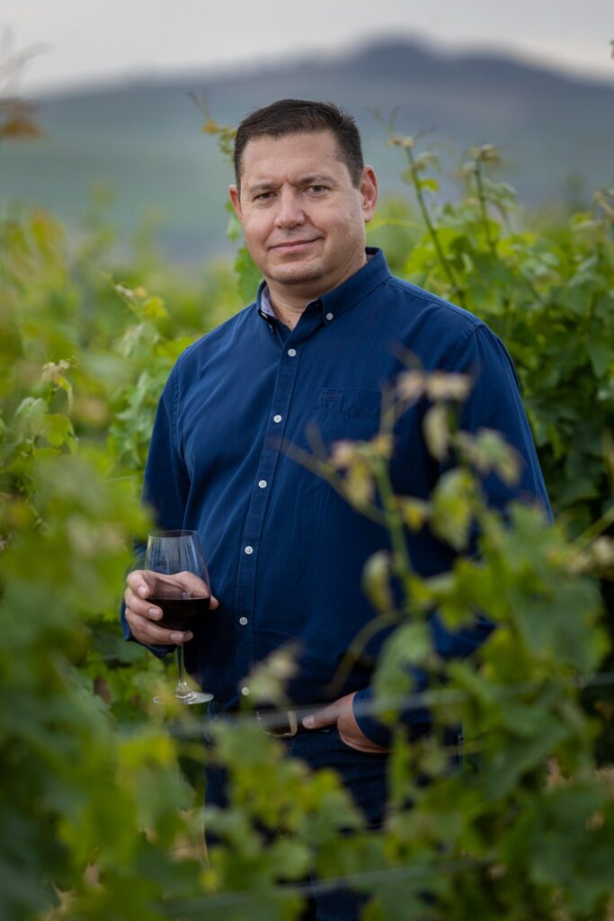 South African winemaker AM Vineyards blends new red wines for Chinese ...